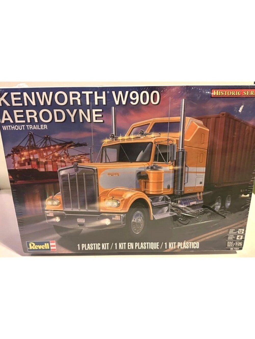 Revell Kenworth W900 Aerodyne Plastic Model Kit Without Trailer 1:25 Sealed